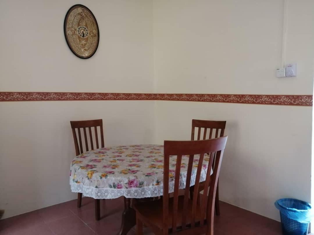 Homestay Ibu Пекан Екстер'єр фото
